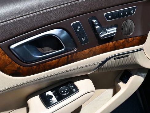 Used 2013 Mercedes-Benz SL 550 image 22