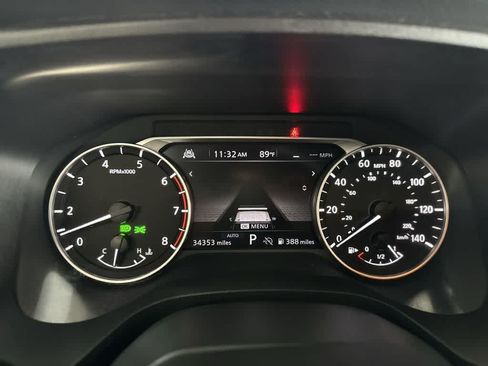Used 2025 Nissan Rogue SV AWD/4WD image 15