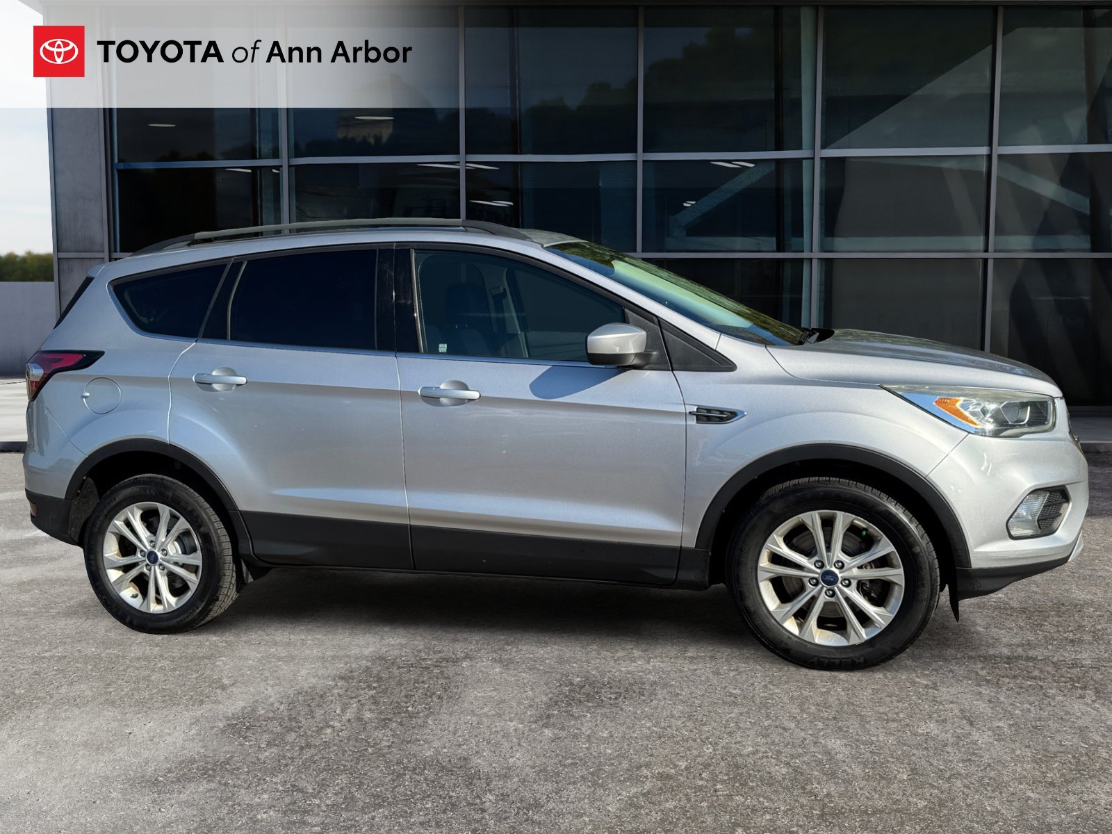 Used 2017 Ford Escape SE w/ Equipment Group 201A AWD/4WD image 11