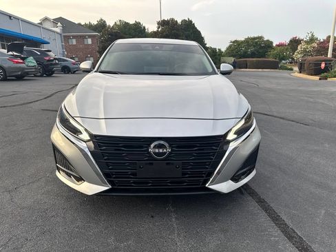 Used 2023 Nissan Altima 2.5 SL FWD image 2