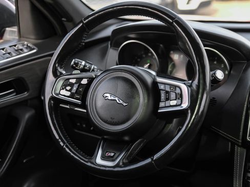 Used 2018 Jaguar F-PACE S image 22