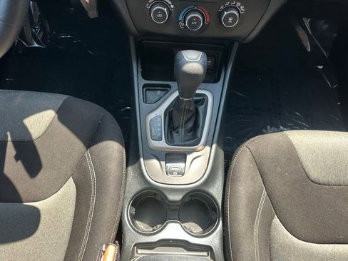 Used 2016 Jeep Cherokee Sport FWD image 24