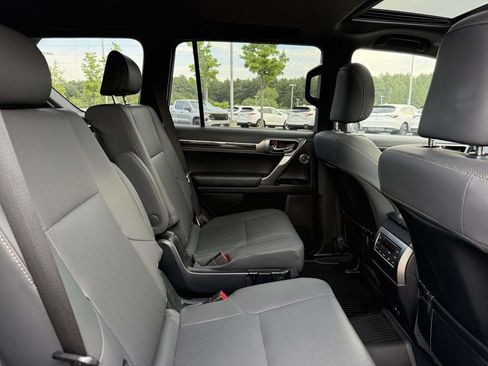 Used 2023 Lexus GX 460 Premium w/ Accessory Package AWD/4WD image 16