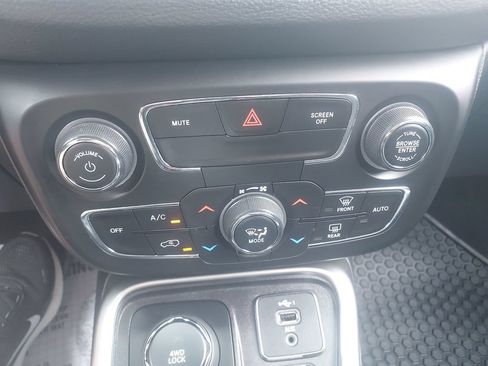 Used 2021 Jeep Compass Latitude w/ Convenience Group AWD/4WD image 16