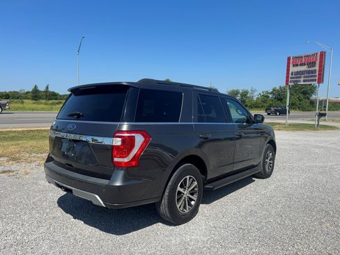 Used 2020 Ford Expedition XLT RWD image 3
