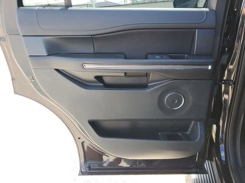 Used 2021 Ford Expedition XLT image 12
