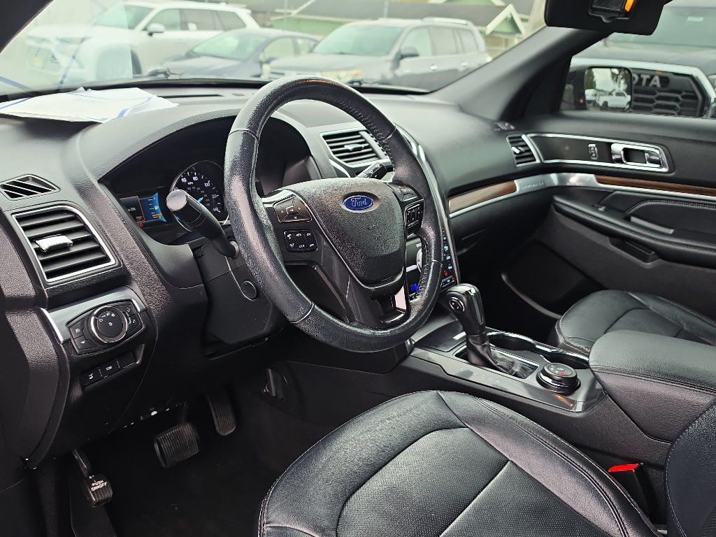 Used 2019 Ford Explorer Limited w/ Class III Trailer Tow Package AWD/4WD image 16