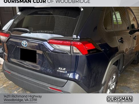 Used 2024 Toyota RAV4 XLE w/ Convenience Package image 5