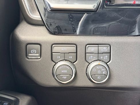 Used 2026 GMC Sierra 1500 SLT AWD/4WD image 37