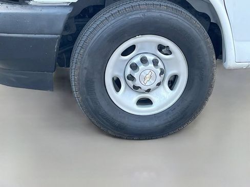 Used 2025 Chevrolet Express 2500 w/ Driver Convenience Package RWD image 27