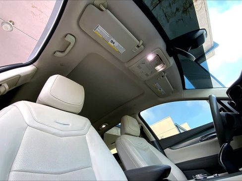 Used 2021 Cadillac XT5 Premium Luxury image 14