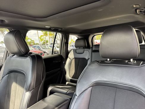 Used 2022 Jeep Grand Cherokee Altitude AWD/4WD image 42