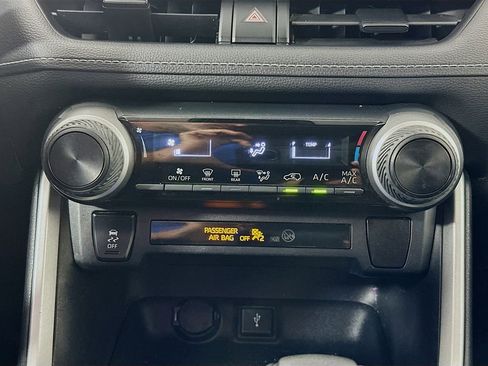 Used 2021 Toyota RAV4 LE image 18