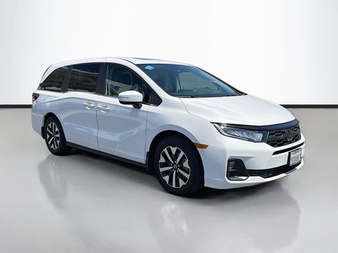 Certified 2025 Honda Odyssey EX-L image 3