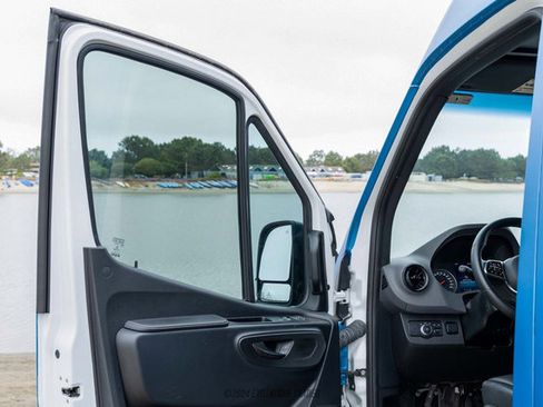 Used 2021 Mercedes-Benz Sprinter 2500 image 36