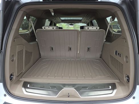 New 2026 GMC Yukon XL Denali w/ Denali Reserve Package image 28