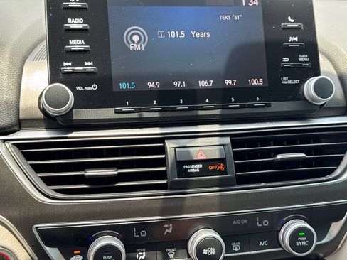 Used 2018 Honda Accord LX image 27