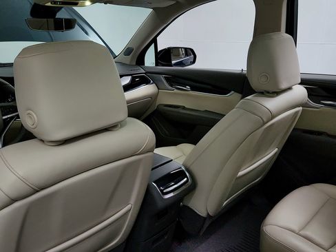 Certified 2024 Cadillac XT6 Premium Luxury w/ Technology Package AWD/4WD image 26