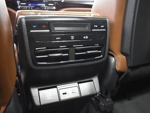 Used 2024 Acura MDX SH-AWD w/ Technology Package image 32