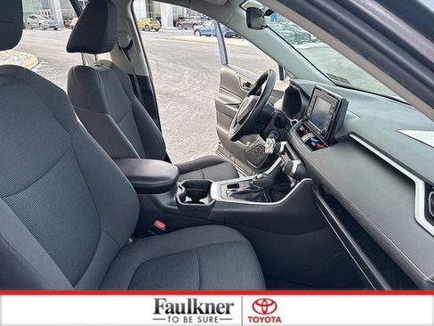 Used 2021 Toyota RAV4 LE image 17