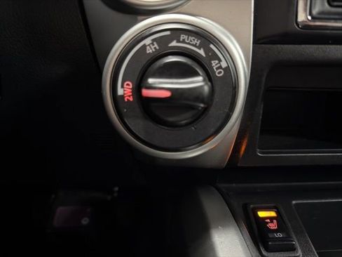 Used 2018 Nissan Titan SV w/ SV Convenience Package image 20