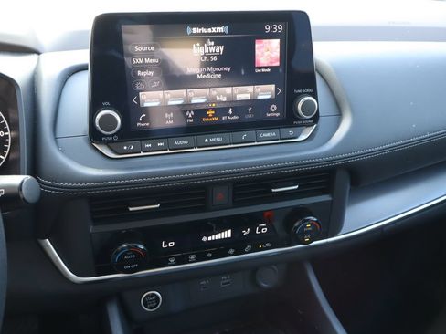 Used 2023 Nissan Rogue SV FWD image 6
