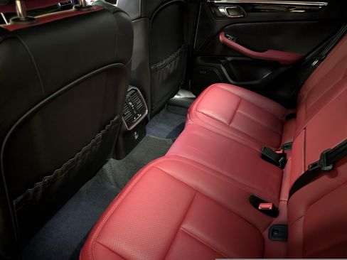 Certified 2025 Porsche Macan S AWD/4WD image 64