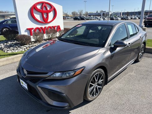 Used 2023 Toyota Camry SE FWD image 1
