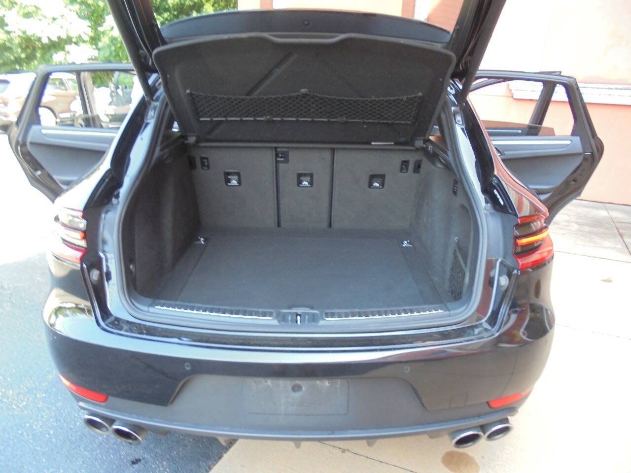 Used 2018 Porsche Macan Sport Edition AWD/4WD image 33