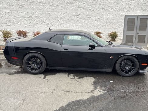 Used 2018 Dodge Challenger R/T Scat Pack image 3