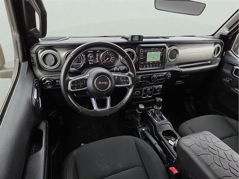 Used 2019 Jeep Wrangler Unlimited Sahara image 10