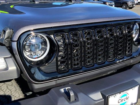 Certified 2025 Jeep Wrangler Willys image 27