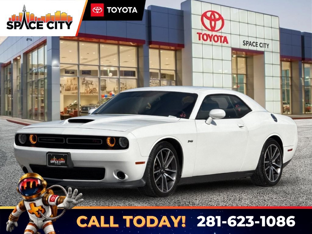 Used 2023 Dodge Challenger R/T RWD image 1