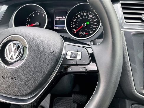 Used 2021 Volkswagen Tiguan SE AWD/4WD image 25