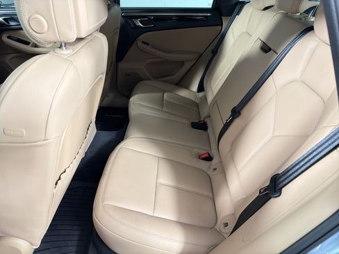Certified 2026 Porsche Macan AWD/4WD image 15