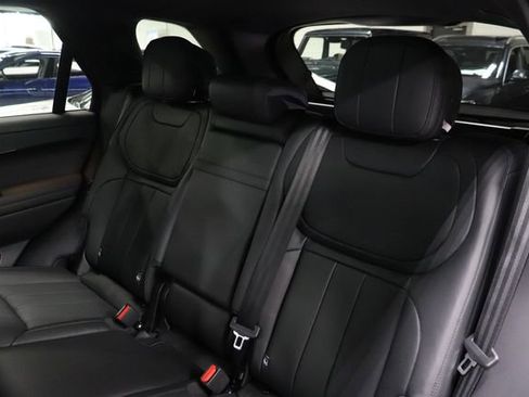 Used 2025 Land Rover Range Rover Sport SE AWD/4WD image 16