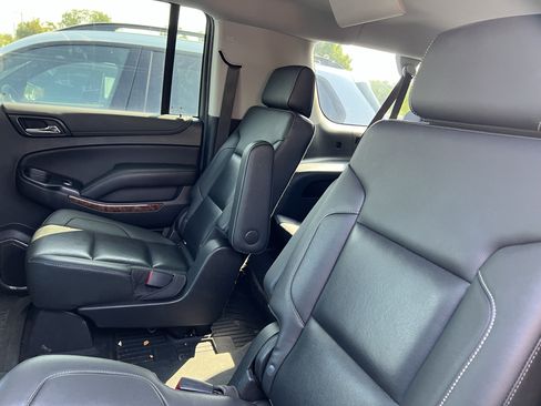 Used 2020 Chevrolet Suburban Premier AWD/4WD image 34