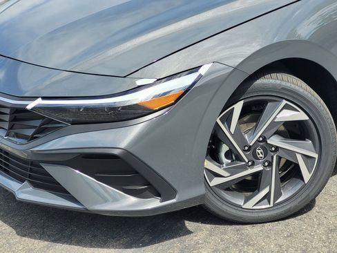 New 2025 Hyundai Elantra SEL image 11