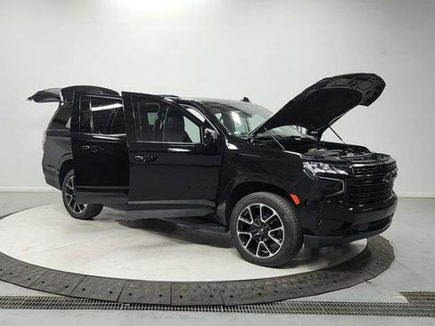 Used 2024 Chevrolet Suburban RST image 9