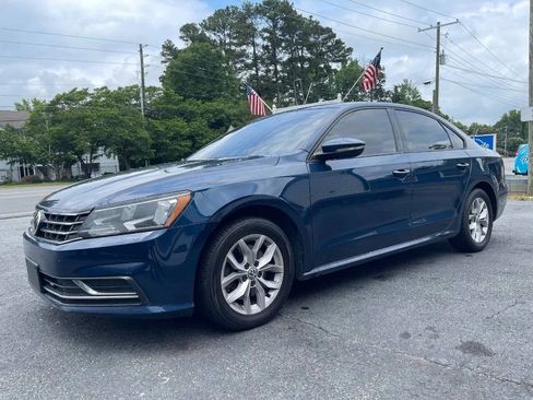 Used 2018 Volkswagen Passat 2.0T S w/ Driver Assistance Package FWD image 4