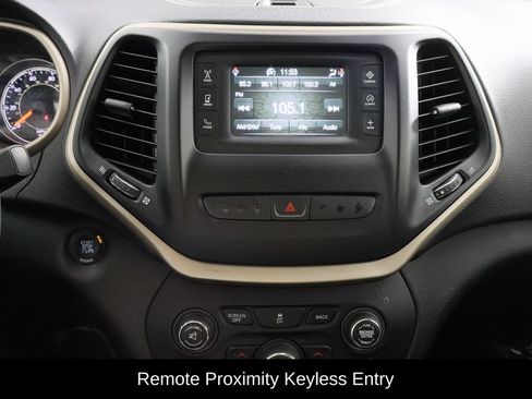Used 2015 Jeep Cherokee Latitude w/ Comfort/Convenience Group FWD image 20