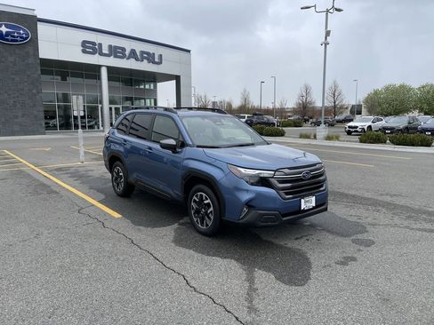 Used 2025 Subaru Forester Premium AWD/4WD image 11