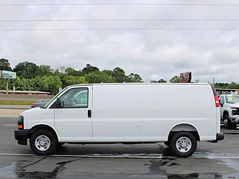 Used 2025 Chevrolet Express 3500 Extended w/ Driver Convenience Package RWD image 6