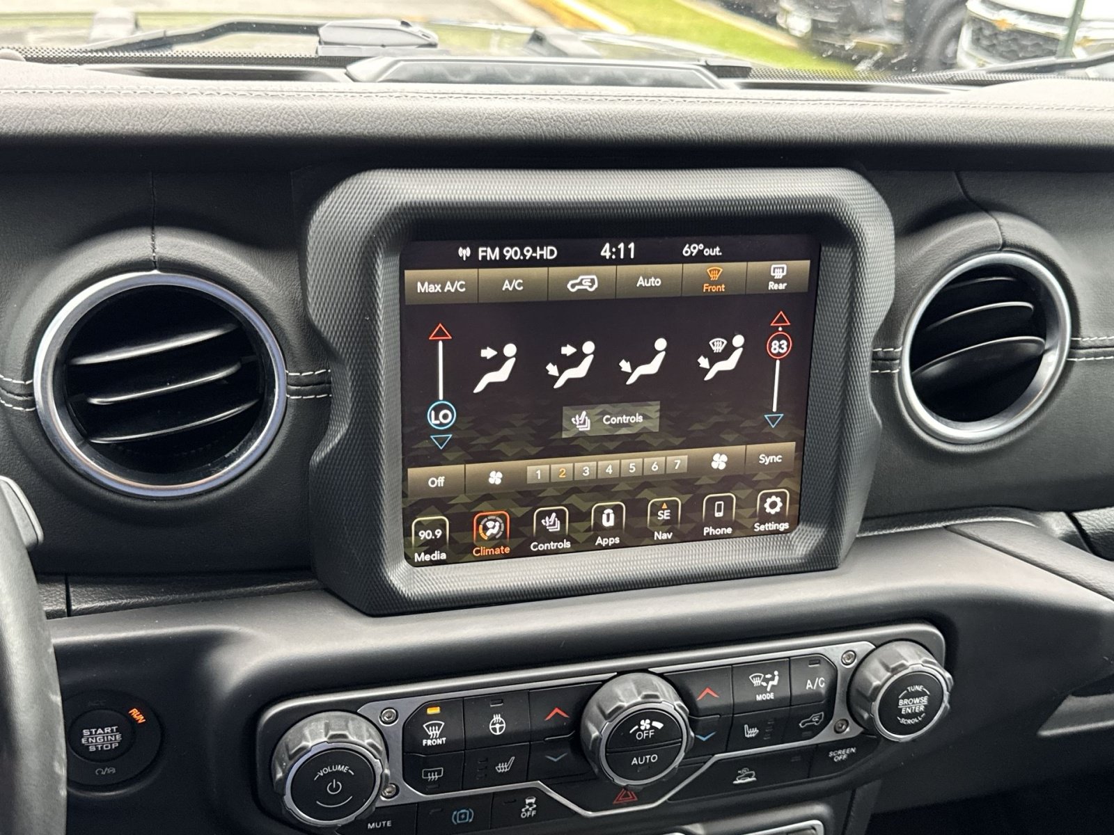 Used 2023 Jeep Wrangler Unlimited Sahara w/ Cold Weather Group AWD/4WD image 21