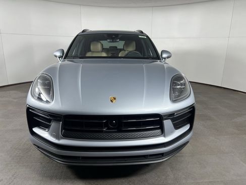 Certified 2025 Porsche Macan image 9