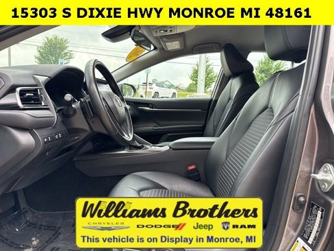 Used 2023 Toyota Camry SE image 10