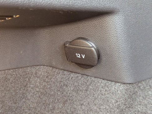 Used 2018 Volkswagen Tiguan SEL AWD/4WD image 30