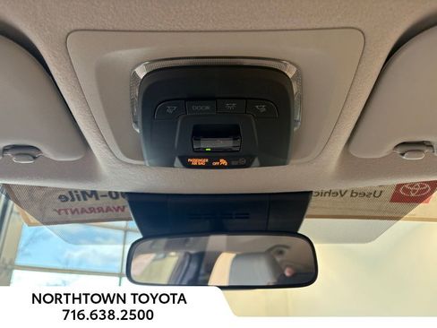 Used 2026 Toyota Corolla Cross L image 15