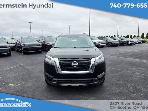 Used 2025 Nissan Pathfinder SV AWD/4WD image 2