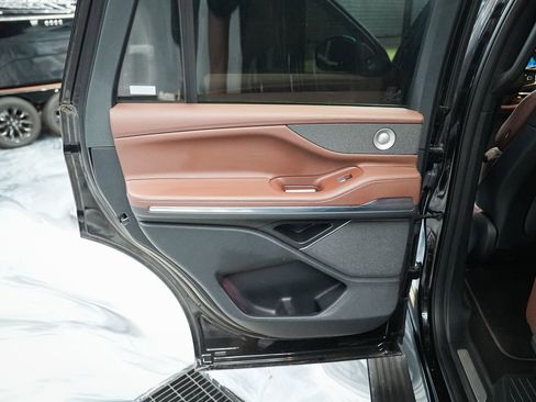 Used 2025 Lincoln Navigator Reserve AWD/4WD image 30